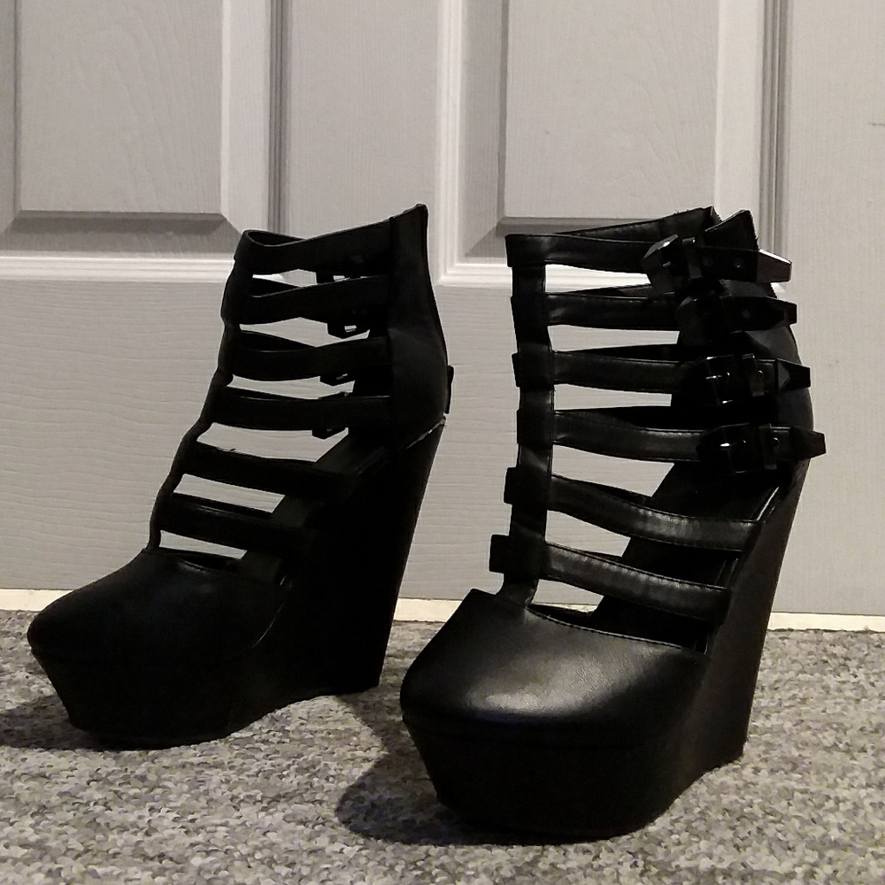 Fun to wear closed toe strappy wedges.